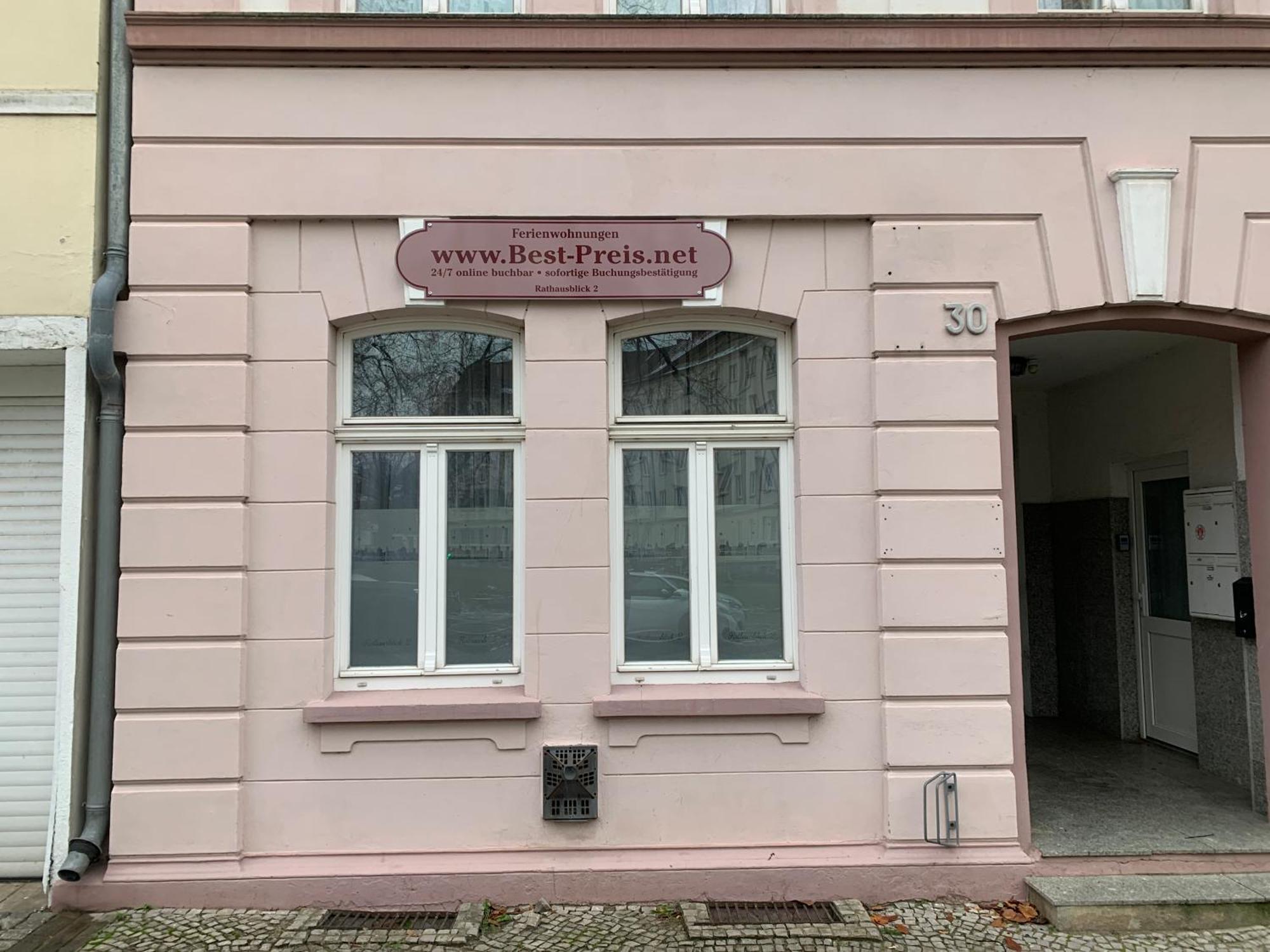 Best-Preis Fewo Rathausblick 2 - Zentrale Lage In Wittenberge - 2 Personen - Einzelzimmer - Vollausstattung - Wlan / Prime & Self-Check-In Luaran gambar