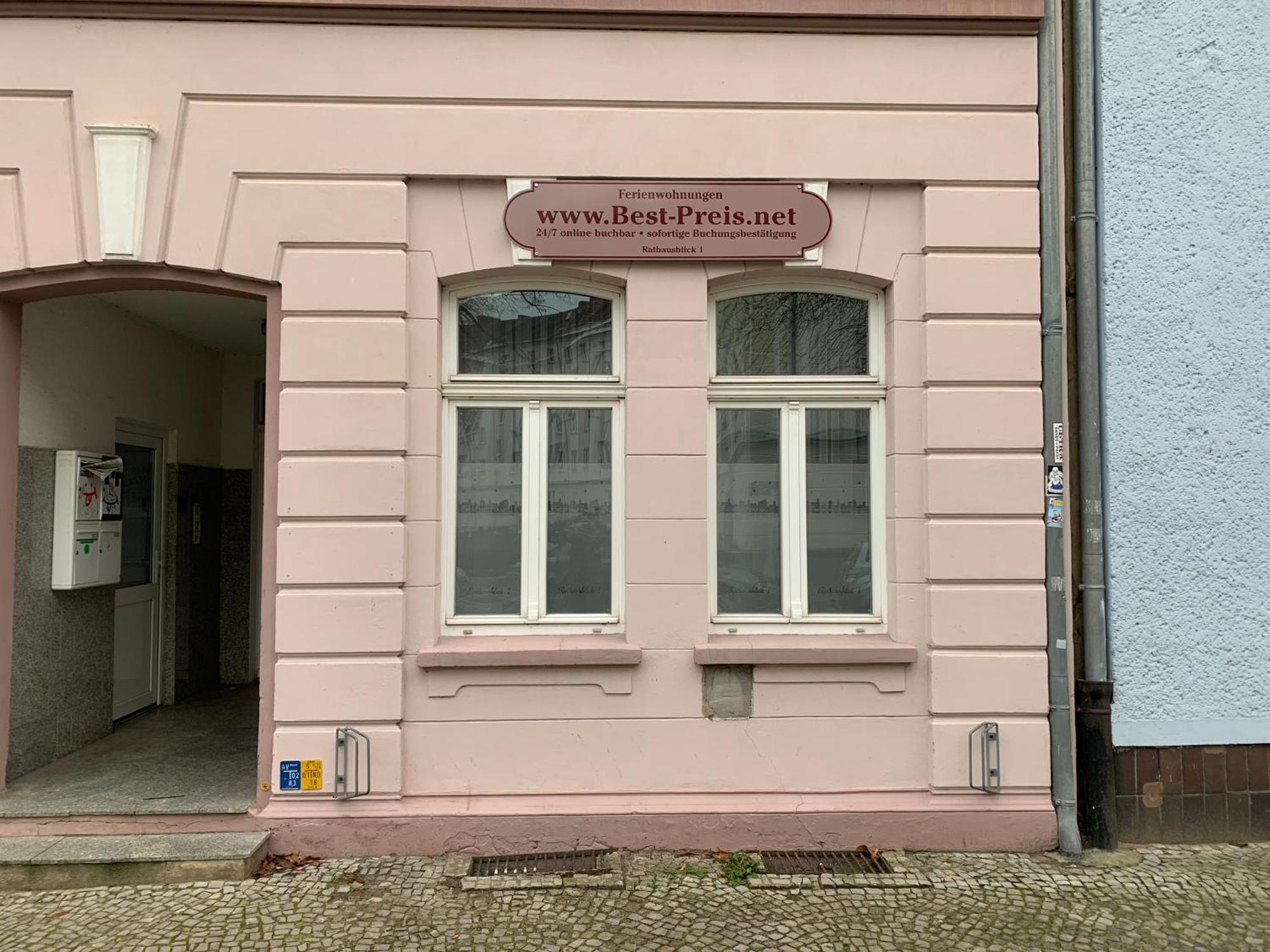Best-Preis Fewo Rathausblick 2 - Zentrale Lage In Wittenberge - 2 Personen - Einzelzimmer - Vollausstattung - Wlan / Prime & Self-Check-In Luaran gambar